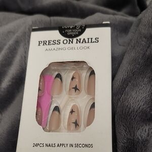 Black Star Press On Nails